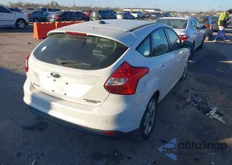 2013 Ford Focus Titanium из США, поврежденный, VIN 1FADP3N28DL136301